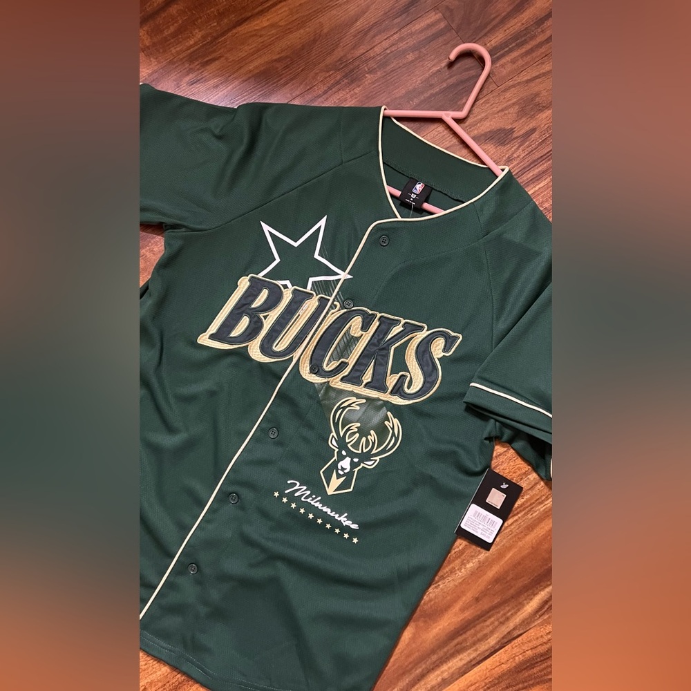 New Bucks shirt size M
